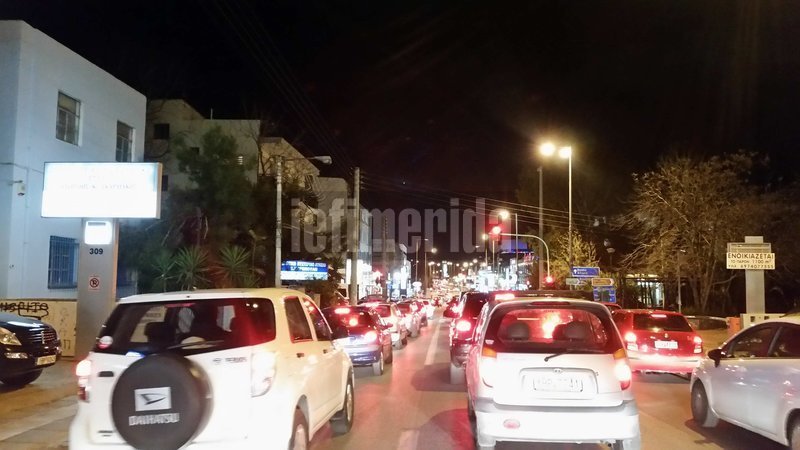 Κυκλοφοριακό «έμφραγμα» στους δρόμους της Αθήνας -Μεγάλη ταλαιπωρία των οδηγών [εικόνες] | iefimerida.gr 0