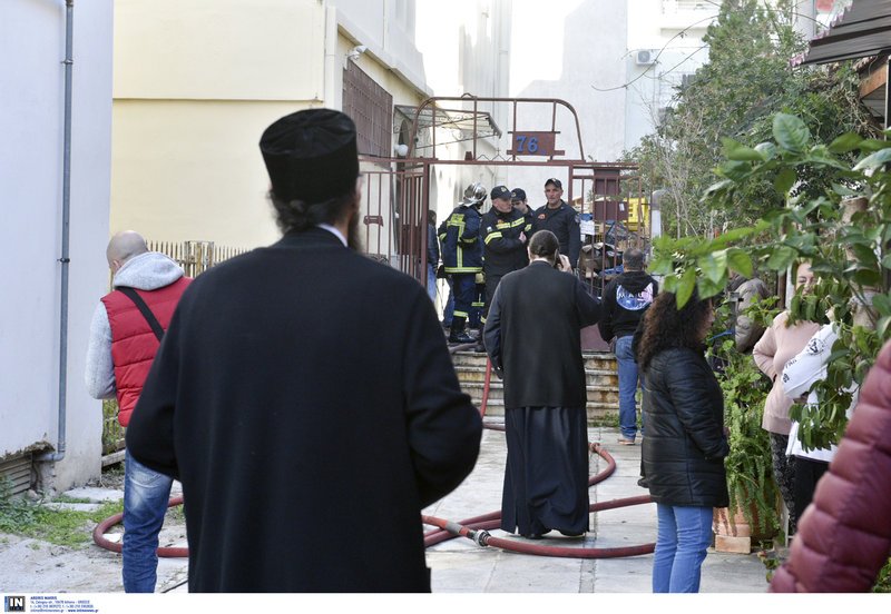 Απεγκλωβίστηκαν 2 άτομα από την πυρκαγιά στο Πνευματικό Κέντρο στην Π. Ράλλη [εικόνες] | iefimerida.gr 4