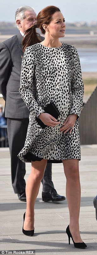 Το μίνι της εγκύου -Η Κέιτ Μίντλετον στον 8ο μήνα με το αγαπημένο της ρούχο [εικόνες] | iefimerida.gr 3