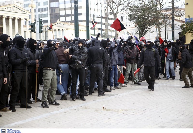 Ολοκληρώθηκε η αντιφασιστική συγκέντρωση στα Προπύλαια [εικόνες] | iefimerida.gr 6