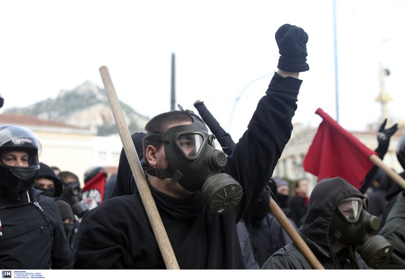 Ολοκληρώθηκε η αντιφασιστική συγκέντρωση στα Προπύλαια [εικόνες] | iefimerida.gr 3