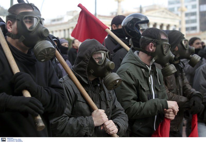 Ολοκληρώθηκε η αντιφασιστική συγκέντρωση στα Προπύλαια [εικόνες] | iefimerida.gr 4