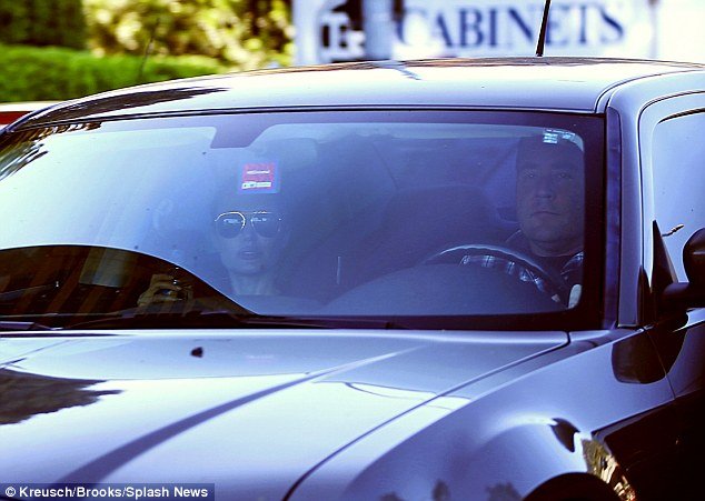 H Τζολί μετά την επέμβαση αφαίρεσης ωοθηκών [εικόνες] | iefimerida.gr 1