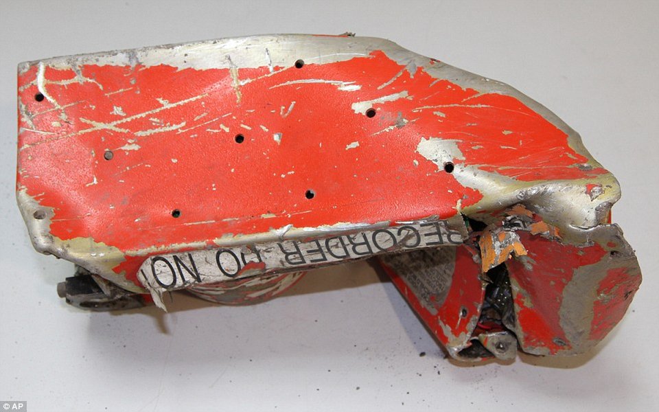  Εσπασε το παρμπρίζ και οι πιλότοι έχασαν τις αισθήσεις τους -Νέα θεωρία για τη συντριβή του μοιραίου Airbus [βίντεο] | iefimerida.gr 2