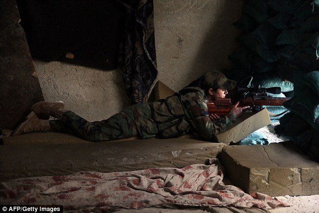 Οι «λέαινες» του στρατού της Συρίας -Καλλονές μελαχρινές οδηγούν τανκς και εκτοξεύουν ρουκέτες [εικόνες] | iefimerida.gr 6