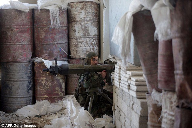 Οι «λέαινες» του στρατού της Συρίας -Καλλονές μελαχρινές οδηγούν τανκς και εκτοξεύουν ρουκέτες [εικόνες] | iefimerida.gr 1