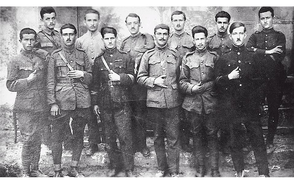 Εφεδρος Οδυσσέας Αλεπουδέλης: Αγνωστες πτυχές της σκληρής θητείας του Οδυσσέα Ελύτη στο μέτωπο του '40 [εικόνες]  | iefimerida.gr 1