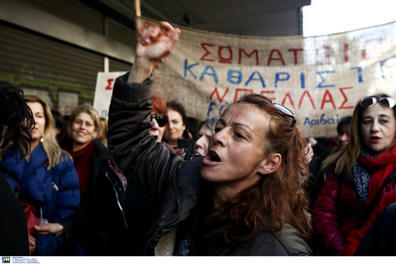 Το υπουργείο Εργασίας «πολιορκούν» οι σχολικές καθαρίστριες [εικόνες] | iefimerida.gr 4