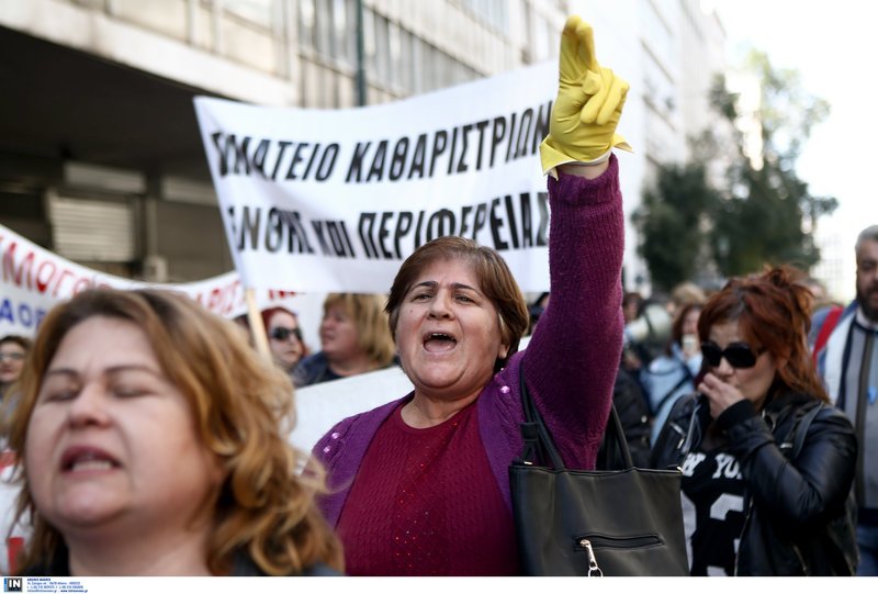 Το υπουργείο Εργασίας «πολιορκούν» οι σχολικές καθαρίστριες [εικόνες] | iefimerida.gr 7