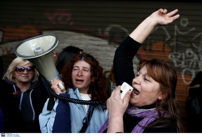 Το υπουργείο Εργασίας «πολιορκούν» οι σχολικές καθαρίστριες [εικόνες] | iefimerida.gr 8