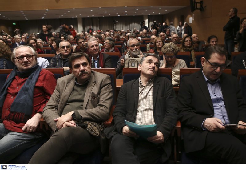 «Ντου» του Ρουβίκωνα σε εκδήλωση της νεολαίας ΣΥΡΙΖΑ με ομιλητή τον Τσακαλώτο [εικόνες & βίντεο] | iefimerida.gr 10