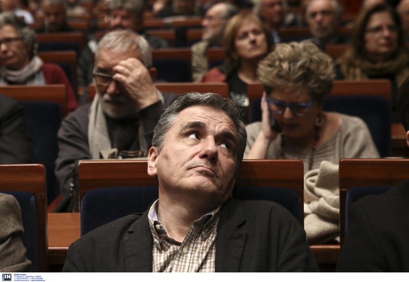 «Ντου» του Ρουβίκωνα σε εκδήλωση της νεολαίας ΣΥΡΙΖΑ με ομιλητή τον Τσακαλώτο [εικόνες & βίντεο] | iefimerida.gr 6