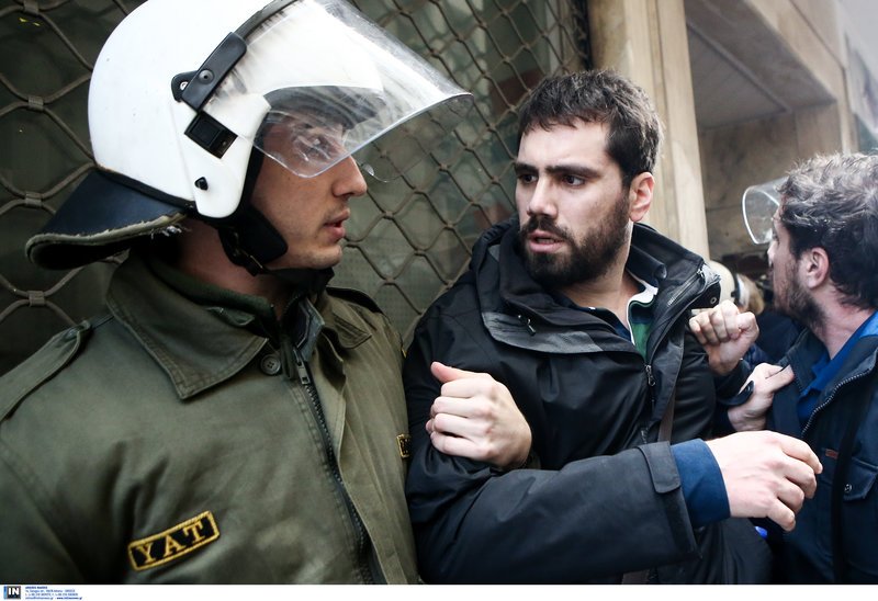 Ενταση των «Δεν πληρώνω» για πλειστηριασμούς -Για πρώτη φορά τους μάζεψε η αστυνομία [εικόνες & βίντεο] | iefimerida.gr 1