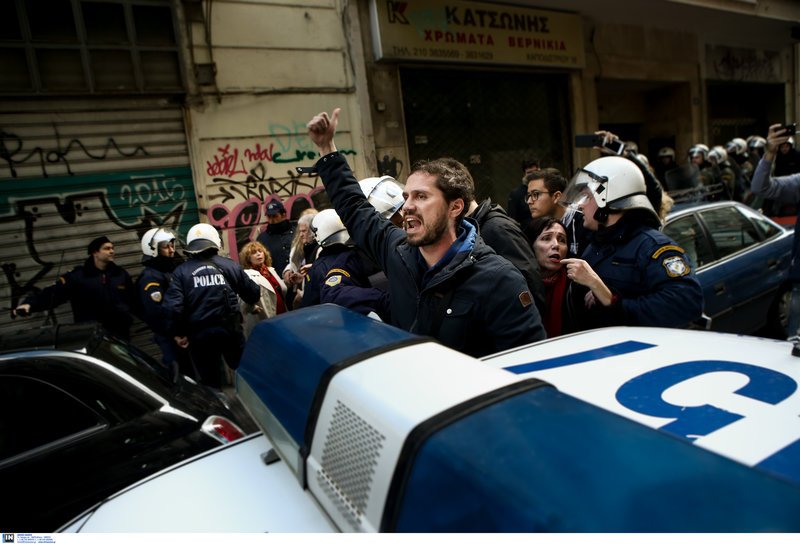 Ενταση των «Δεν πληρώνω» για πλειστηριασμούς -Για πρώτη φορά τους μάζεψε η αστυνομία [εικόνες & βίντεο] | iefimerida.gr 3