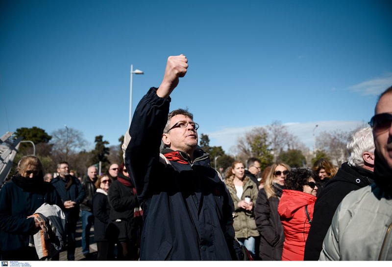 «Μπουτάρη, παραιτήσου» -Συγκέντρωση διαμαρτυρίας για τις δηλώσεις του για το Σκοπιανό [εικόνες & βίντεο] | iefimerida.gr 5