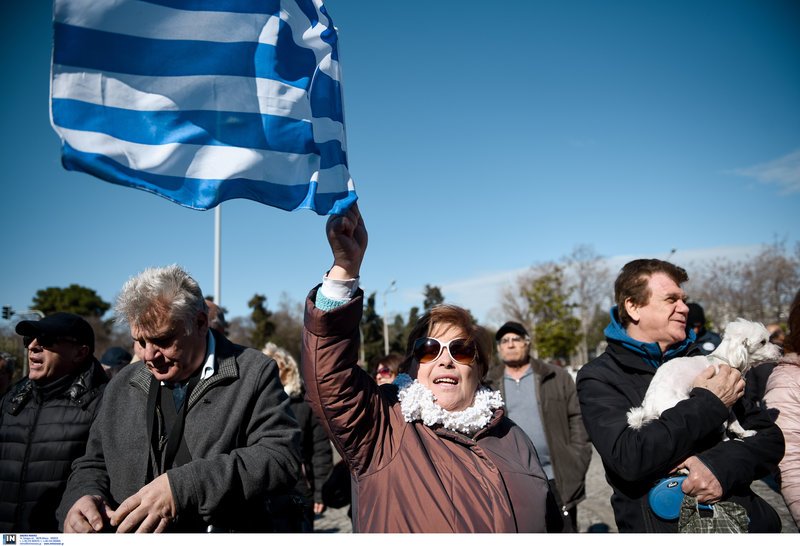 «Μπουτάρη, παραιτήσου» -Συγκέντρωση διαμαρτυρίας για τις δηλώσεις του για το Σκοπιανό [εικόνες & βίντεο] | iefimerida.gr 4