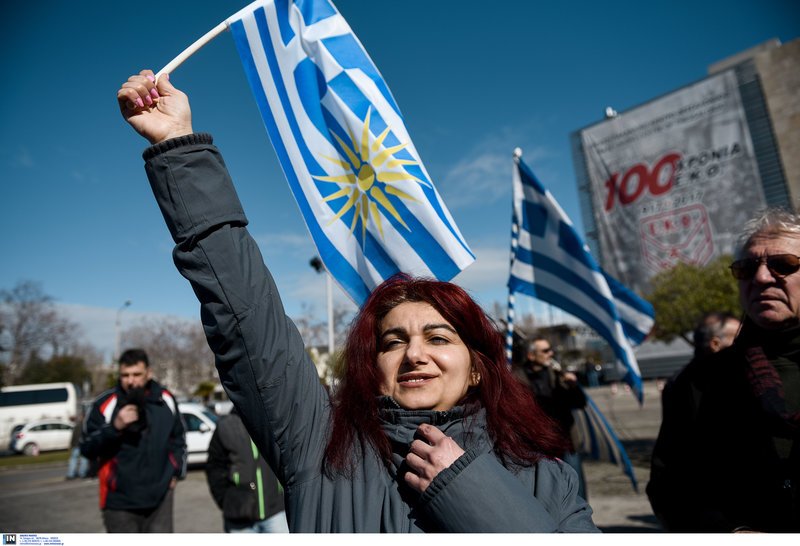 «Μπουτάρη, παραιτήσου» -Συγκέντρωση διαμαρτυρίας για τις δηλώσεις του για το Σκοπιανό [εικόνες & βίντεο] | iefimerida.gr 1