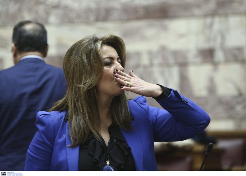 To παρασκήνιο της ΚΟ της ΝΔ: Η ποσέτ Κακλαμάνη και το wet look της Ασημακοπούλου [εικόνες] | iefimerida.gr 21