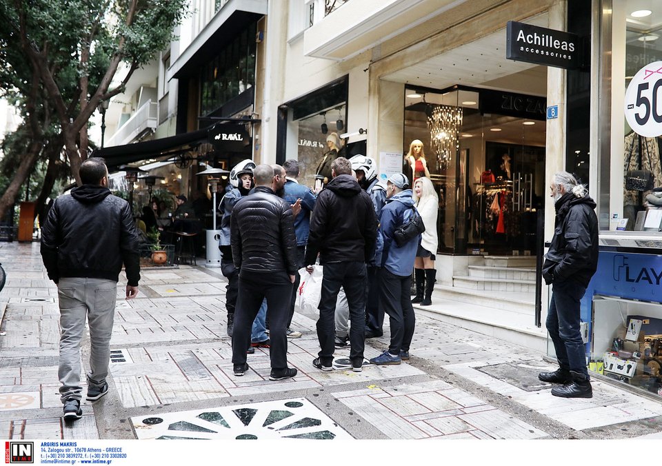 Επεισόδια στο Κολωνάκι -Οπαδοί της Ντιναμό Κιέβου έσπασαν καφέ και έδειραν Ρώσους [εικόνες & βίντεο] | iefimerida.gr 11