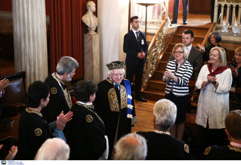 Στο Μουσείο της Ακρόπολης με τη σύζυγό του ο Ιρλανδός Πρόεδρος [εικόνες]  | iefimerida.gr 6