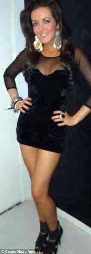  Καλλονή αεροσυνοδός επαναπροσδιορίζει το σέξι -Με αναπηρικό καροτσάκι στην πασαρέλα [εικόνες] | iefimerida.gr 6