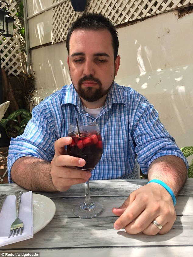 Ο πιο μίζερος τουρίστας του κόσμου -Πώς ένας άνδρας έδειξε στη γυναίκα του πως δεν μπορεί μακριά της [εικόνες] | iefimerida.gr 4