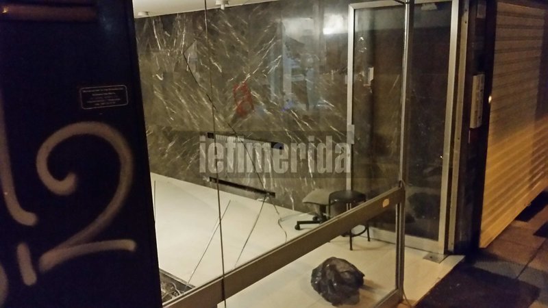 Φωτογραφίες από την καταδρομική επίθεση στον εκδοτικό οίκο στο Κολωνάκι | iefimerida.gr 0