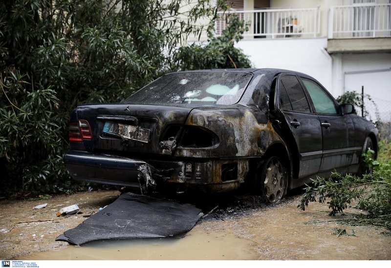 Θεσσαλονίκη: Εμπρηστικός μηχανισμός σε αυτοκίνητο του αλβανικού Προξενείου [εικόνες] | iefimerida.gr 0