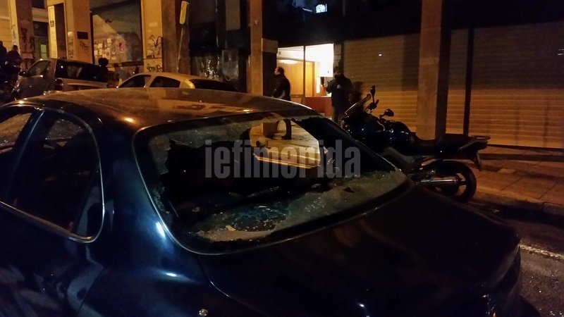 Φωτογραφίες από την καταδρομική επίθεση στον εκδοτικό οίκο στο Κολωνάκι | iefimerida.gr 2