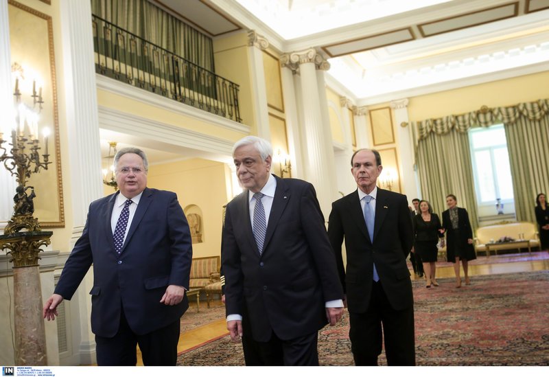 Αραβες με κελεμπίες, Αφρικανές με παραδοσιακές στολές -Ολα όσα έγιναν στην δεξίωση Παυλόπουλου για το διπλωματικό σώμα [εικόνες] | iefimerida.gr 2