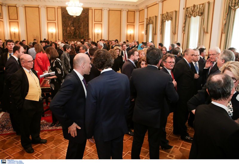 Αραβες με κελεμπίες, Αφρικανές με παραδοσιακές στολές -Ολα όσα έγιναν στην δεξίωση Παυλόπουλου για το διπλωματικό σώμα [εικόνες] | iefimerida.gr 1