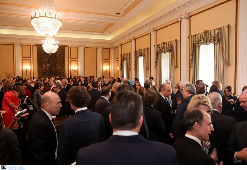 Αραβες με κελεμπίες, Αφρικανές με παραδοσιακές στολές -Ολα όσα έγιναν στην δεξίωση Παυλόπουλου για το διπλωματικό σώμα [εικόνες] | iefimerida.gr 0