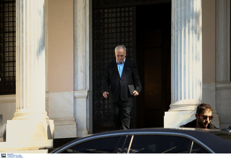 Πυρετός στο Μαξίμου για τον ανασχηματισμό: Δίωρη σύσκεψη Τσίπρα με Δραγασάκη-Τσακαλώτο [εικόνες] | iefimerida.gr 1