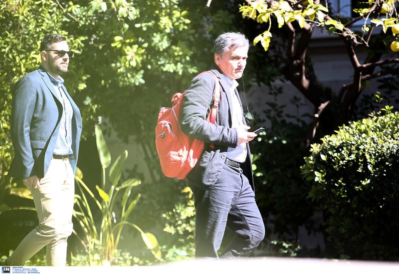 Πυρετός στο Μαξίμου για τον ανασχηματισμό: Δίωρη σύσκεψη Τσίπρα με Δραγασάκη-Τσακαλώτο [εικόνες] | iefimerida.gr 3