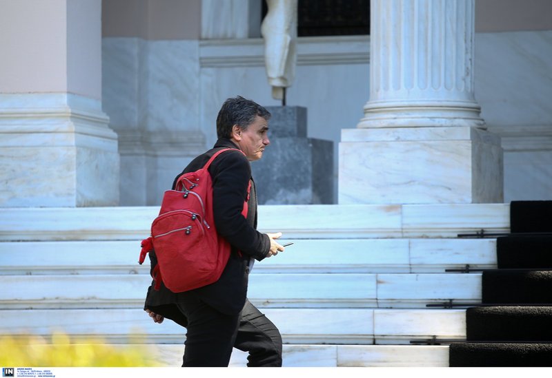 Πυρετός στο Μαξίμου για τον ανασχηματισμό: Δίωρη σύσκεψη Τσίπρα με Δραγασάκη-Τσακαλώτο [εικόνες] | iefimerida.gr 2