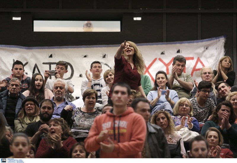 Κάτοικοι του Γραμματικού κατά του ΧΥΤΑ- Ενταση και πανό στο Περιφερειακό Συμβούλιο [εικόνες & βίντεο] | iefimerida.gr 7