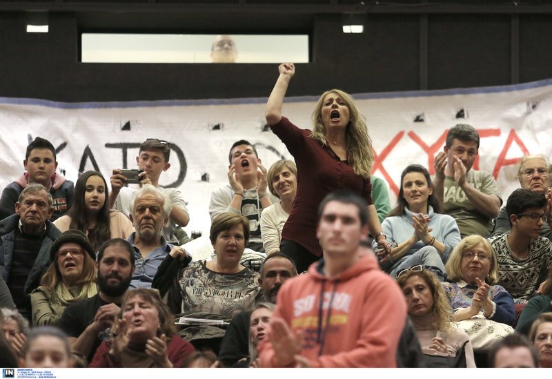 Κάτοικοι του Γραμματικού κατά του ΧΥΤΑ- Ενταση και πανό στο Περιφερειακό Συμβούλιο [εικόνες & βίντεο] | iefimerida.gr 10