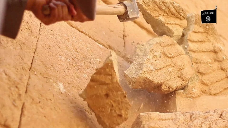 Σοκ -Τζιχαντιστές με βαριοπούλες καταστρέφουν μνημείο παγκόσμιας πολιτιστικής κληρονομιάς της UNESCO [εικόνες & βίντεο] | iefimerida.gr 5