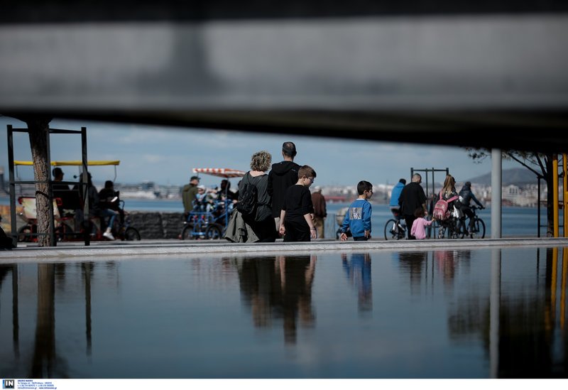 Ανοιξη στη Θεσσαλονίκη -Βγήκαν όλοι βόλτα, χαλαρά, στην παραλία [εικόνες] | iefimerida.gr 1