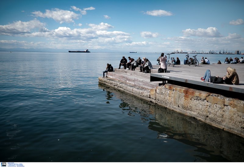 Ανοιξη στη Θεσσαλονίκη -Βγήκαν όλοι βόλτα, χαλαρά, στην παραλία [εικόνες] | iefimerida.gr 7
