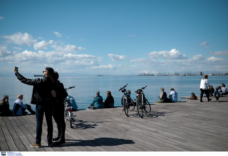 Ανοιξη στη Θεσσαλονίκη -Βγήκαν όλοι βόλτα, χαλαρά, στην παραλία [εικόνες] | iefimerida.gr 4