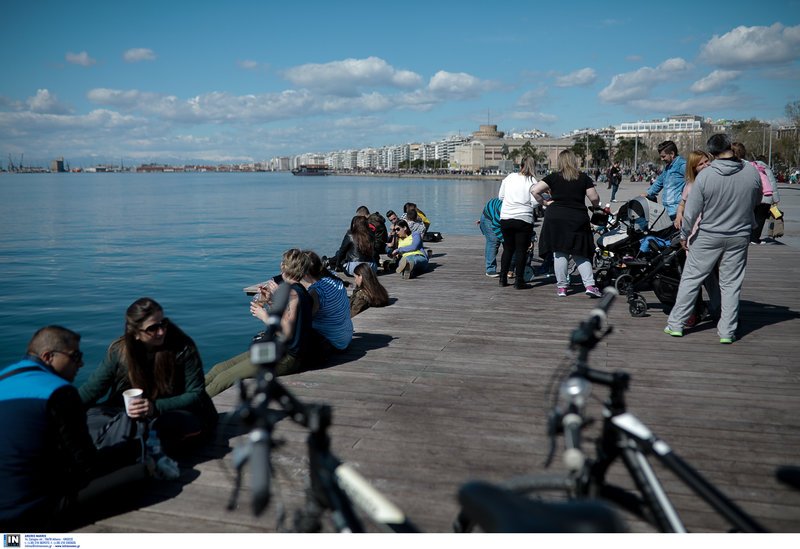 Ανοιξη στη Θεσσαλονίκη -Βγήκαν όλοι βόλτα, χαλαρά, στην παραλία [εικόνες] | iefimerida.gr 5