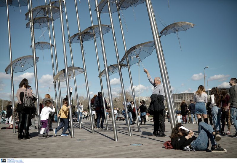 Ανοιξη στη Θεσσαλονίκη -Βγήκαν όλοι βόλτα, χαλαρά, στην παραλία [εικόνες] | iefimerida.gr 0