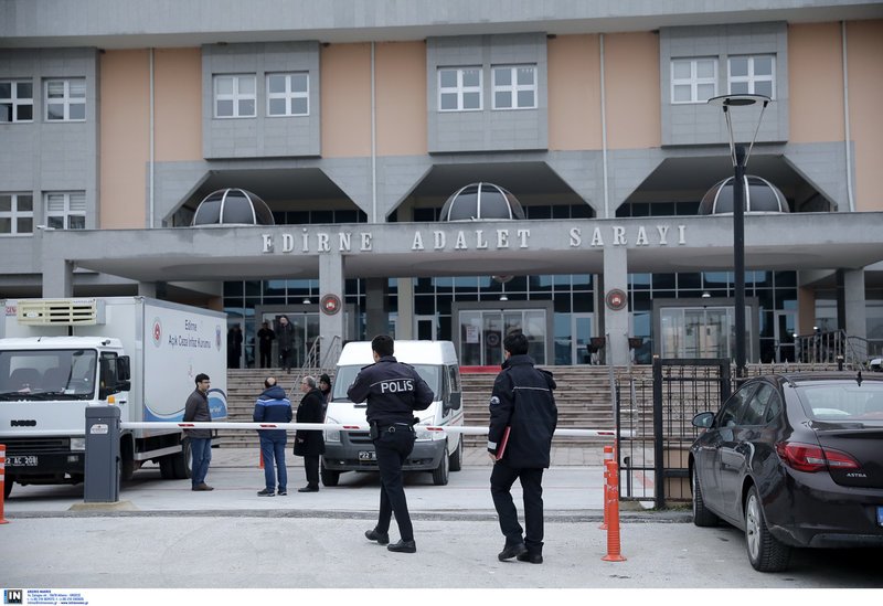 Στην Αδριανούπολη οι γονείς των δύο Ελλήνων στρατιωτικών [εικόνες] | iefimerida.gr 0