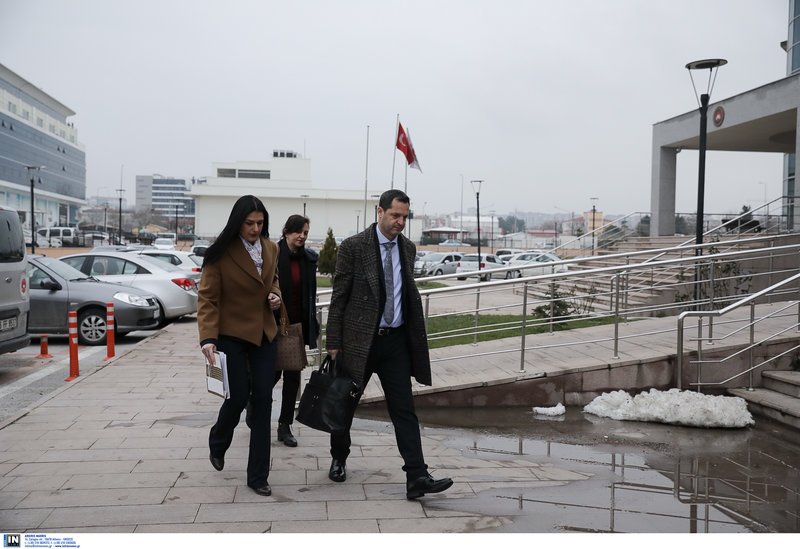 Στην Αδριανούπολη οι γονείς των δύο Ελλήνων στρατιωτικών [εικόνες] | iefimerida.gr 4