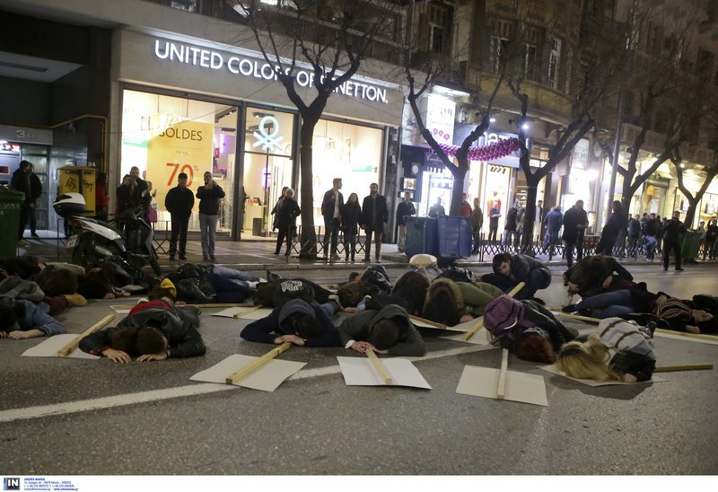 Θεσσαλονίκη: Μέλη του ΚΚΕ έκαψαν τη σημαία των ΗΠΑ [εικόνες & βίντεο] | iefimerida.gr 5