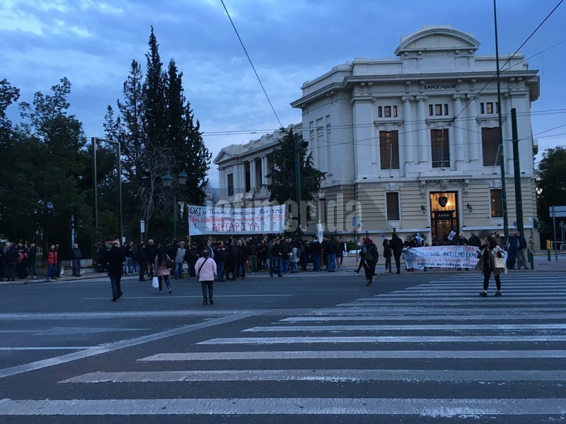 Αντιφασιστική πορεία πριν τη συγκέντρωση της Χρυσής Αυγής [εικόνες & βίντεο] | iefimerida.gr 10
