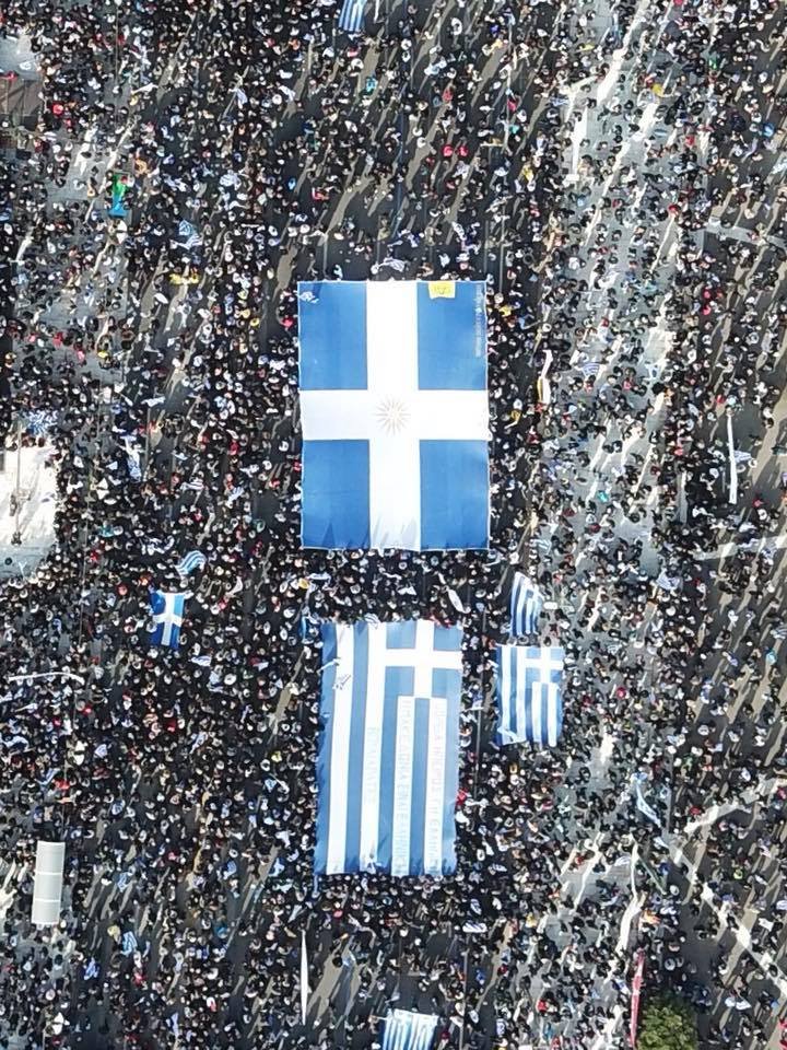 Η Μαρίνα Βερνίκου φωτογράφισε με τον δικό της, μοναδικό, τρόπο το συλλαλητήριο [εικόνες] | iefimerida.gr 3