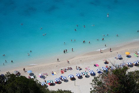 Ισπανικό ταξιδιωτικό site υποκλίνεται στις ελληνικές θάλασσες: Οι 10 γωνιές που μοιάζουν με φυσική πισίνα [εικόνες] | iefimerida.gr 17