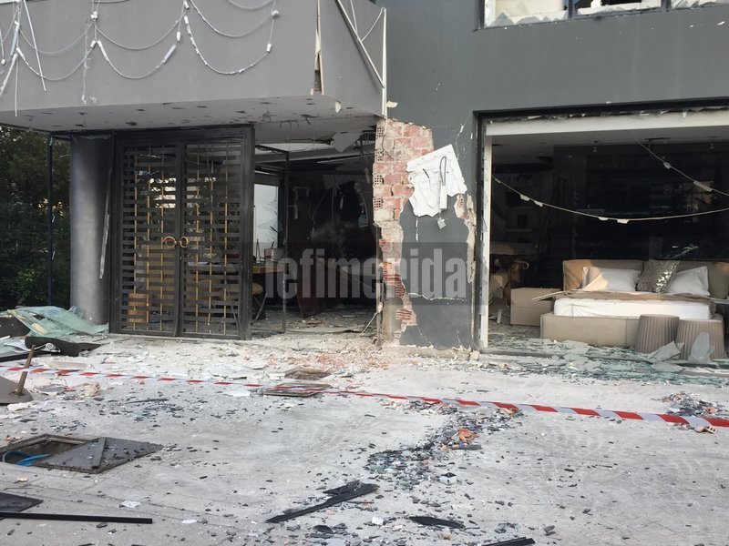 Βίντεο: Η στιγμή της ισχυρής έκρηξης στο κατάστημα επίπλων στο Μαρούσι | iefimerida.gr 1